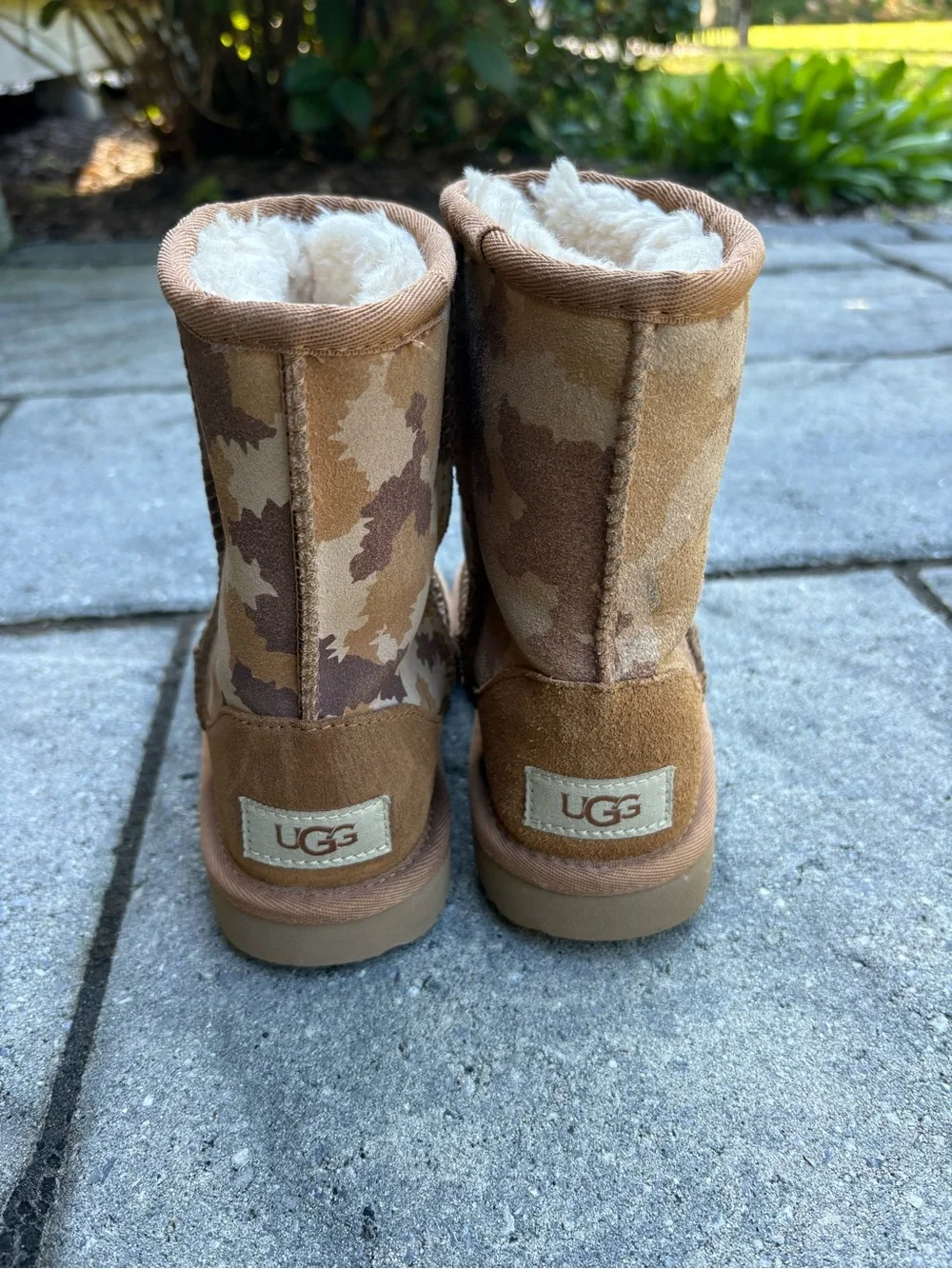 **Mismatched Pair!** Classic Short Jagged Camo UGG Kids size 13/1